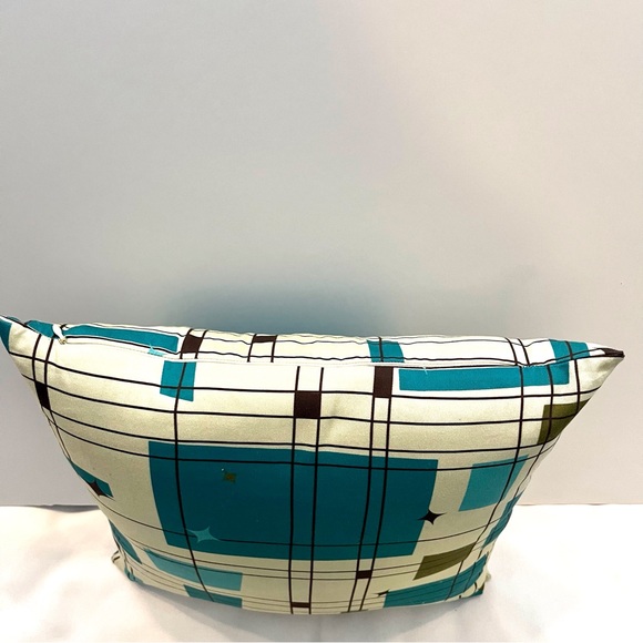 Two Mid Century Atomic Lines Geometric Throw pillow covers with inserts 16”X16” - Picture 3 of 6